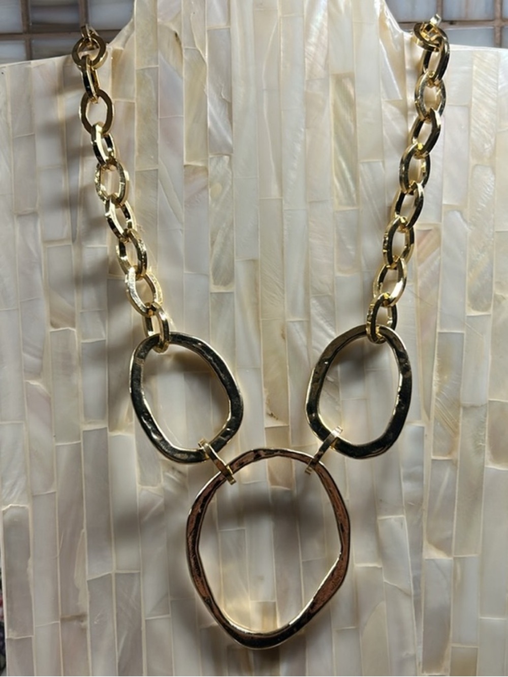 Gold oval rings necklace.